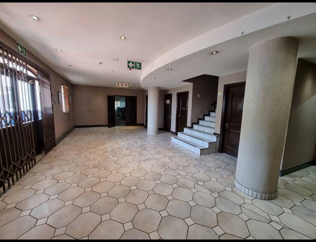 1,430M² OFFICE FOR SALE IN BRYANSTON